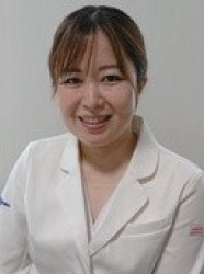 歯科医師:喜納 はつき